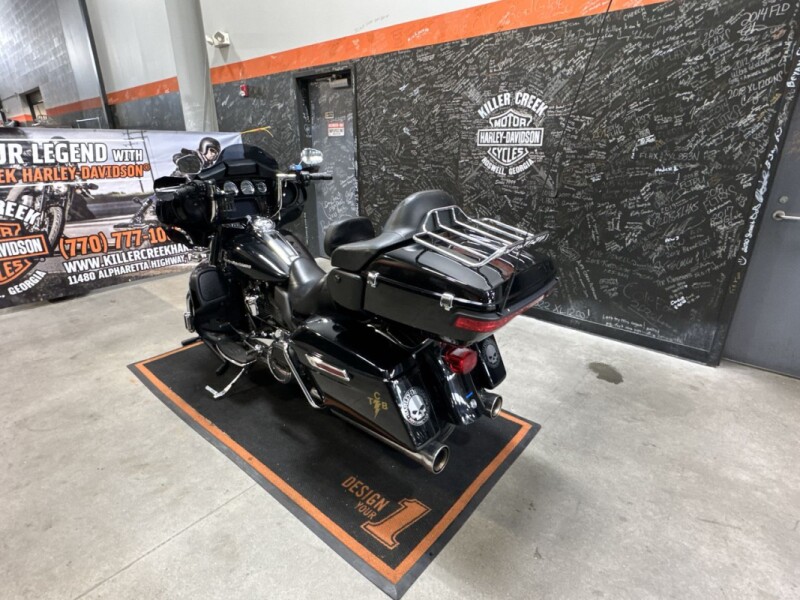 2022 Harley-Davidson<sup>®</sup> Ultra Limited BLACK