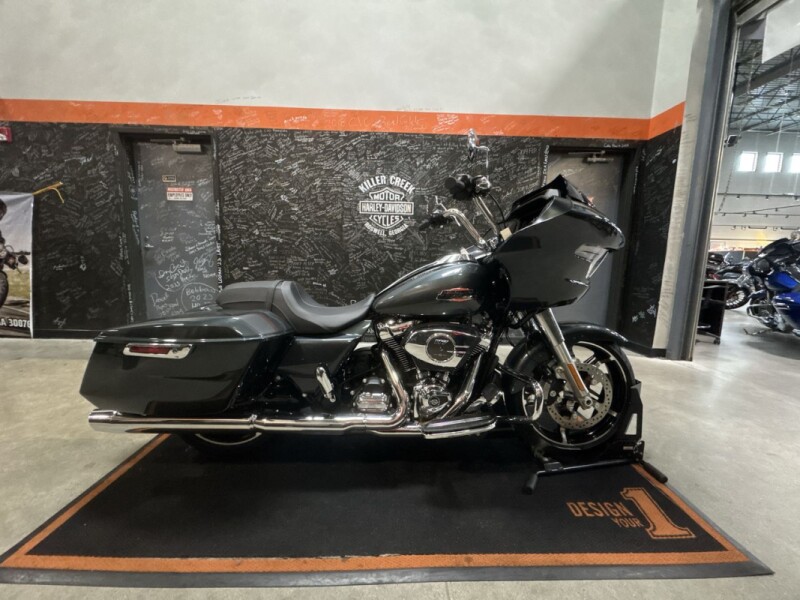 2025 Harley-Davidson<sup>®</sup> Road Glide® IRON HORSE MTLC