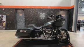 2025 Harley-Davidson<sup>®</sup> Road Glide® IRON HORSE MTLC thumb 0