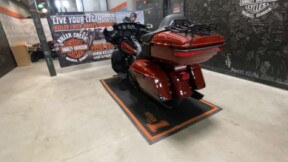 2024 Harley-Davidson<sup>®</sup> Ultra Limited RED ROCK/BLACK W/ PINSTRIPE thumb 2