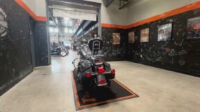 2014 Harley-Davidson<sup>®</sup> Heritage Softail<sup>®</sup> Classic CHAR PRL/B SLVR W/ PINSTRIP thumb 2