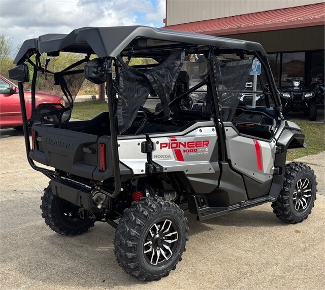 2025 Honda Pioneer 1000-5 Gray - Photo 2