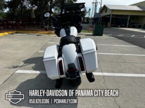 2025 Harley-Davidson® Road Glide™ thumb 2