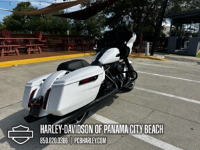 2025 Harley-Davidson® Road Glide™ thumb 3