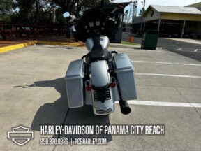 2010 Harley-Davidson® Street Glide® thumb 2