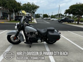 2025 Harley-Davidson® Heritage Classic thumb 0