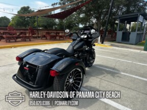 2025 Harley-Davidson® Road Glide® 3 thumb 3