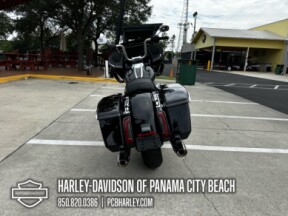 2025 Harley-Davidson® Road Glide™ thumb 2