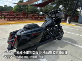 2025 Harley-Davidson® Road Glide™ thumb 3