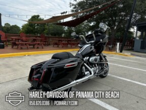 2025 Harley-Davidson® Road Glide™ thumb 3