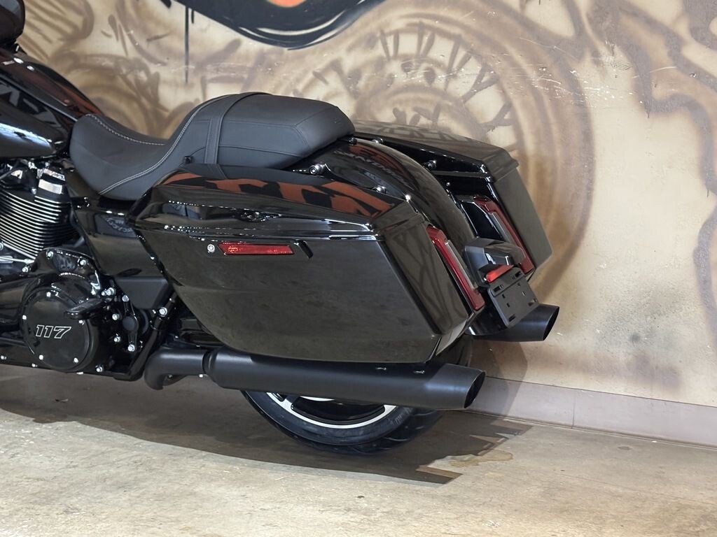 FLTRX 2025 Road Glide - Photo 7