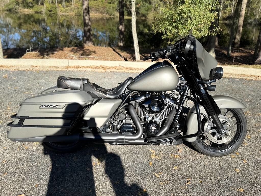 FLHXS 2019 Street Glide Special