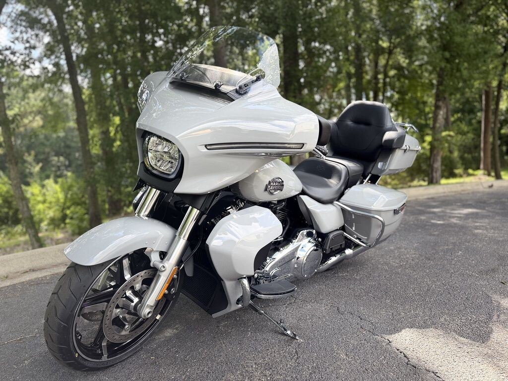 FLHXU 2025 Street Glide Ultra - Photo 3