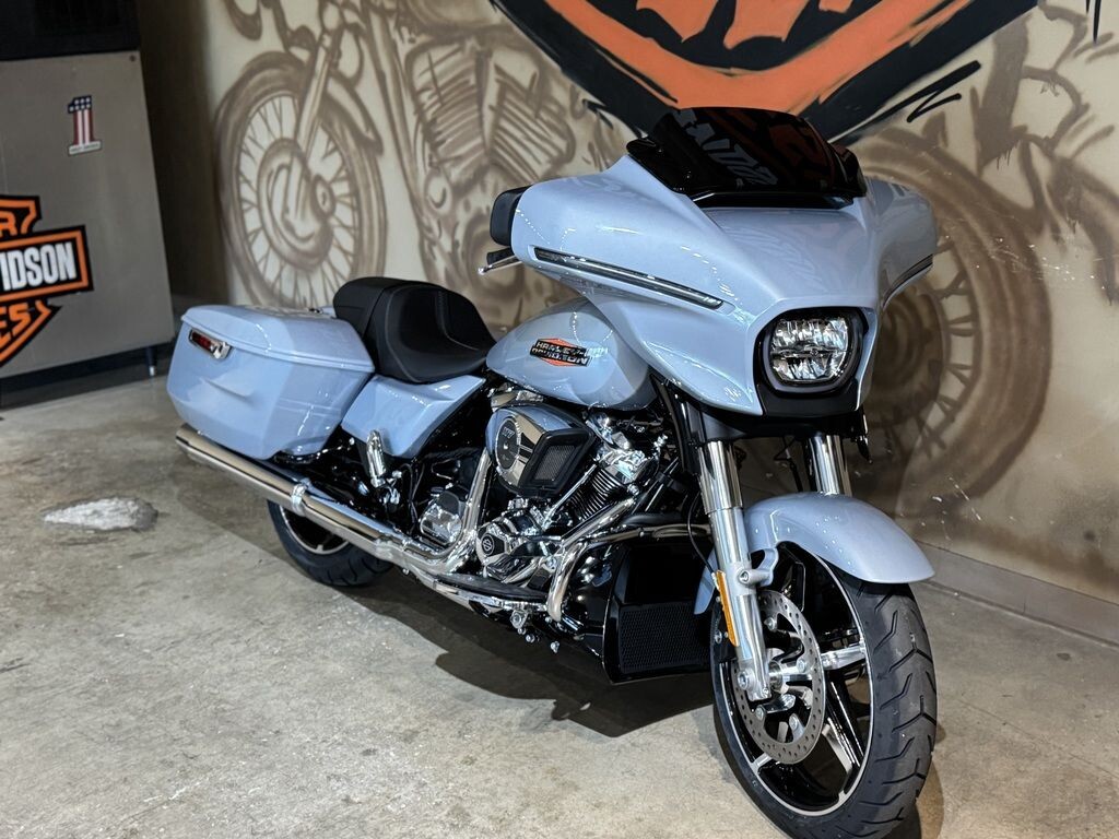 FLHX 2025 Street Glide - Photo 3