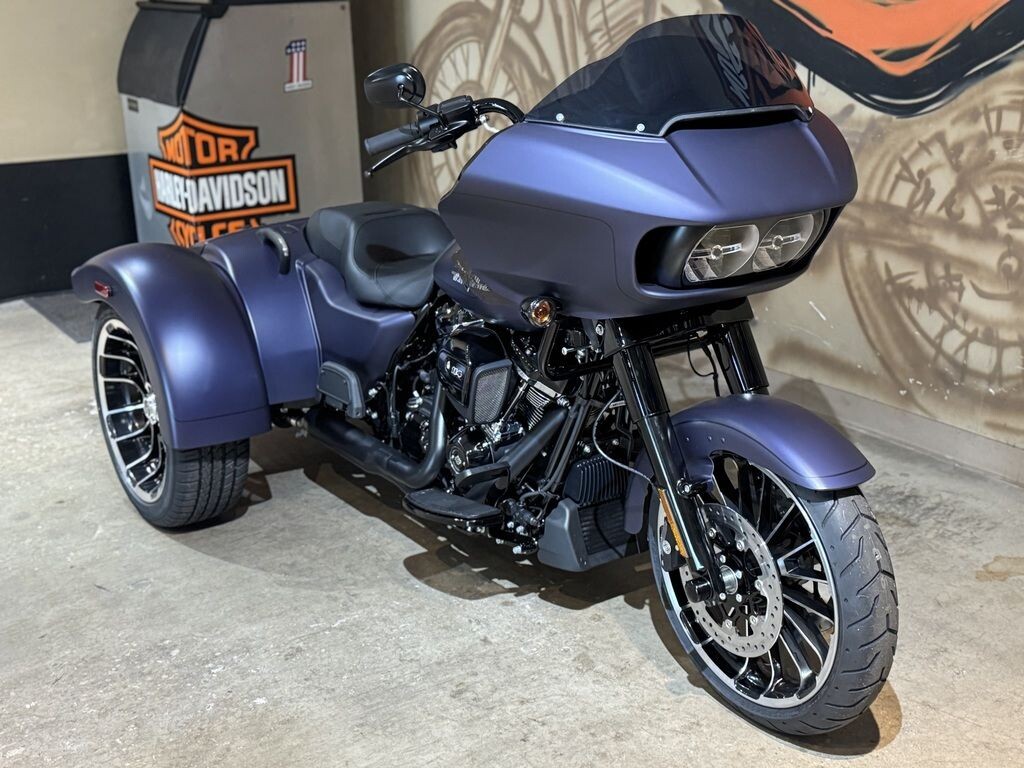 FLTRT 2025 Road Glide 3 - Photo 3