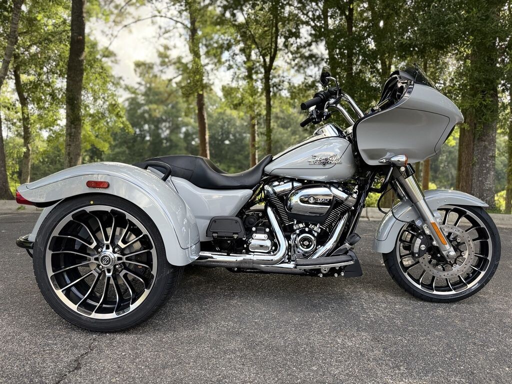 FLTRT 2025 Road Glide 3 - Photo 9