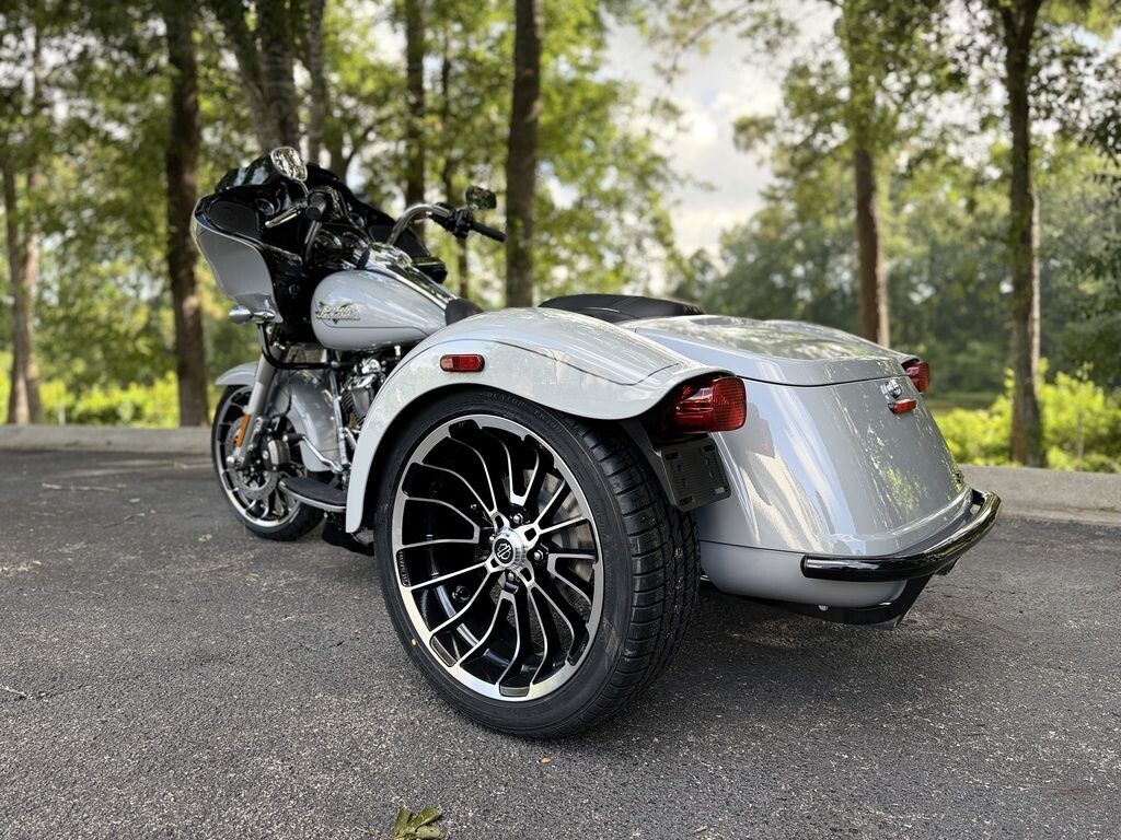 FLTRT 2025 Road Glide 3 - Photo 5