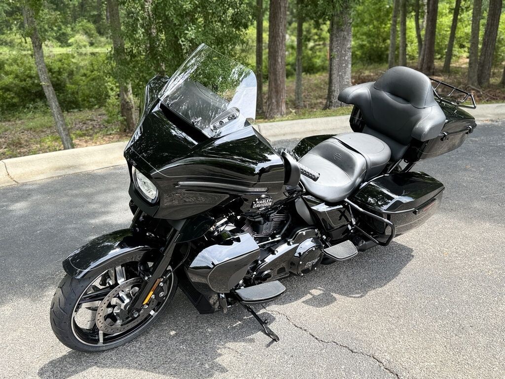 FLHXU 2025 Street Glide Ultra - Photo 3