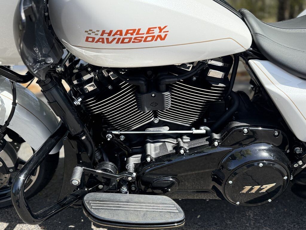 FLTRX 2025 Road Glide - Photo 7