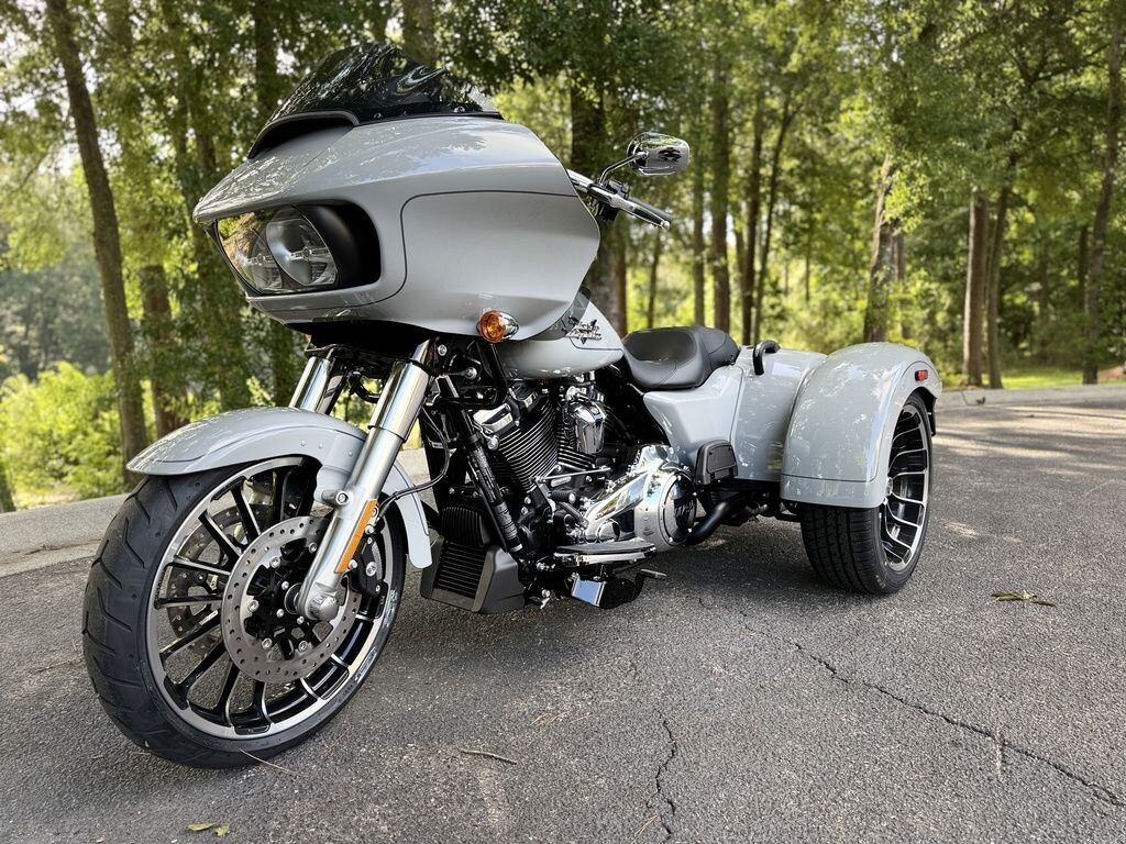 FLTRT 2025 Road Glide 3 - Photo 3
