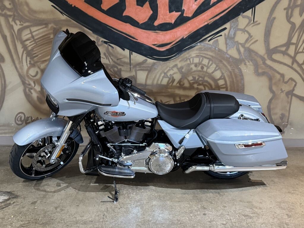 FLHX 2025 Street Glide - Photo 9