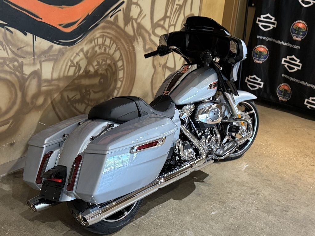 FLHX 2025 Street Glide - Photo 5