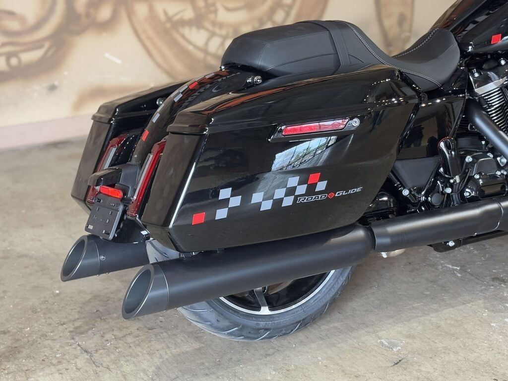 FLTRX 2025 Road Glide - Photo 5