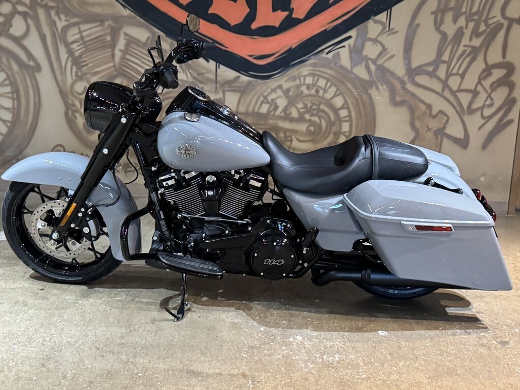 FLHRXS 2025 Road King Special - Photo 9