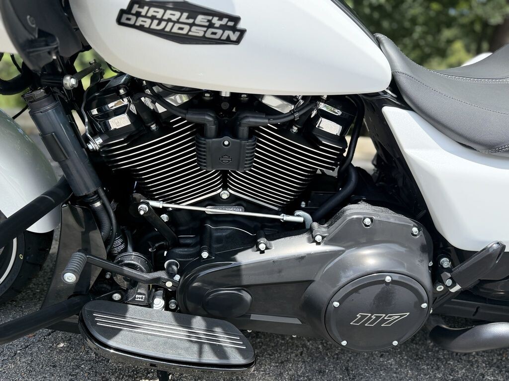 FLTRX 2025 Road Glide - Photo 7