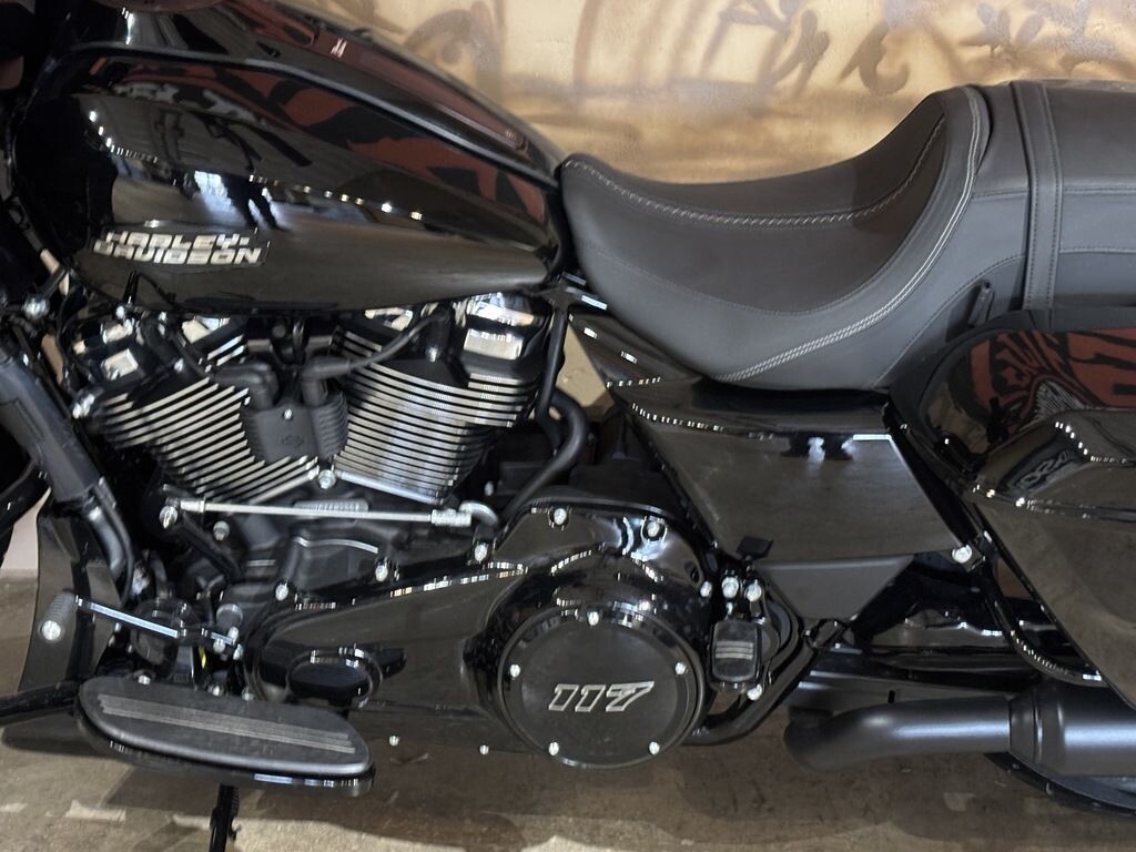 FLTRX 2025 Road Glide - Photo 9
