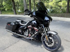 FLHXSE 2022 CVO™ Street Glide® thumb 1