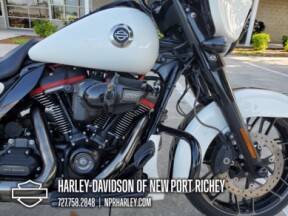 2021 Harley-Davidson® CVO™ Street Glide® thumb 2