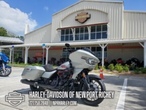 2025 Harley-Davidson® CVO™ Road Glide™ ST thumb 3