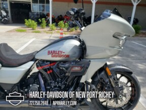 2025 Harley-Davidson® CVO™ Road Glide™ ST thumb 2