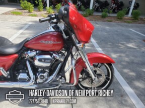 2018 Harley-Davidson<sup>®</sup> Street Glide<sup>®</sup> thumb 2