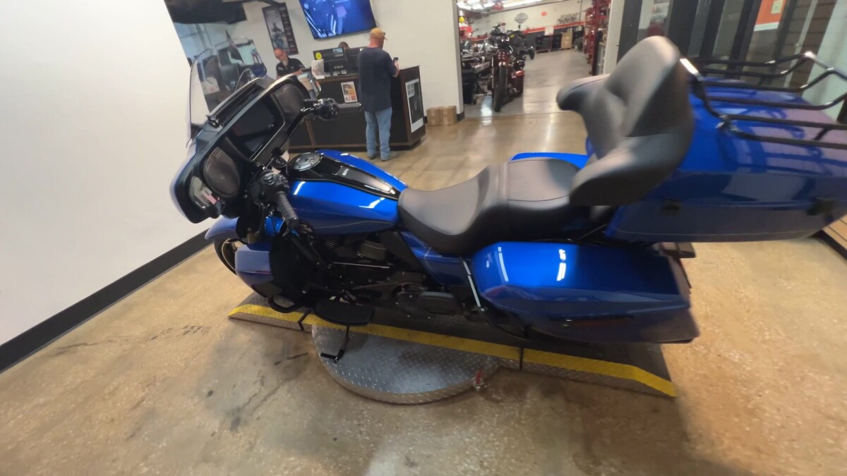 2025 Harley-Davidson Street Glide Ultra FLHXU - Photo 2