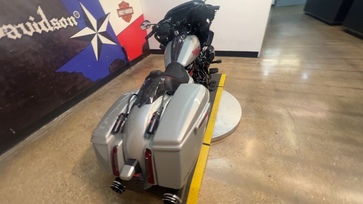 2025 Harley-Davidson CVO Road Glide ST FLTRXSTSE - Photo 3