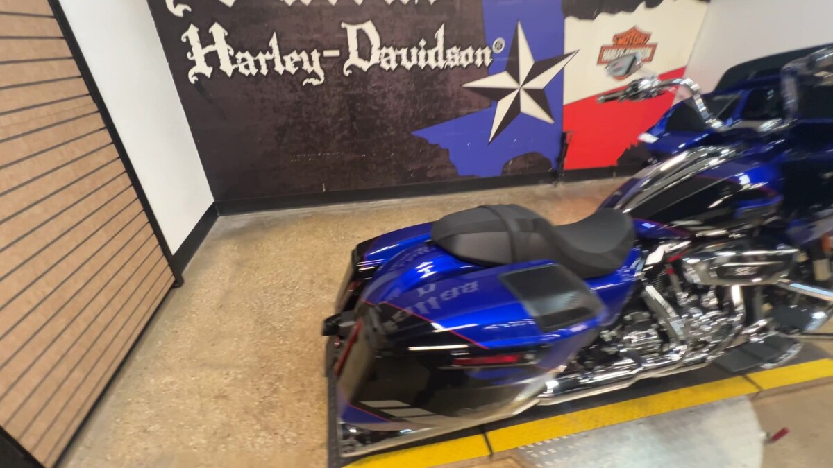 2025 Harley-Davidson CVO Road Glide FLTRXSE - Photo 4
