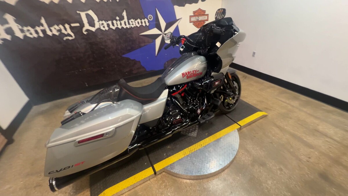 2025 Harley-Davidson CVO Road Glide ST FLTRXSTSE - Photo 4
