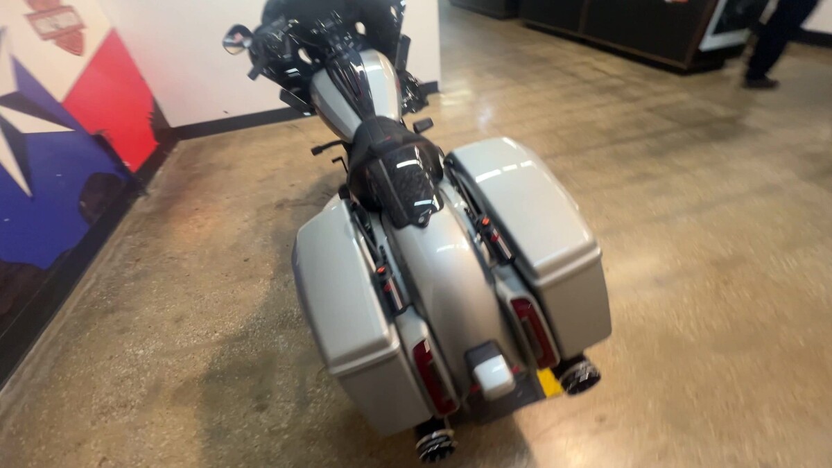 2025 Harley-Davidson CVO Road Glide ST FLTRXSTSE - Photo 2