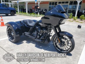 2025 Harley-Davidson® Road Glide® 3 thumb 2