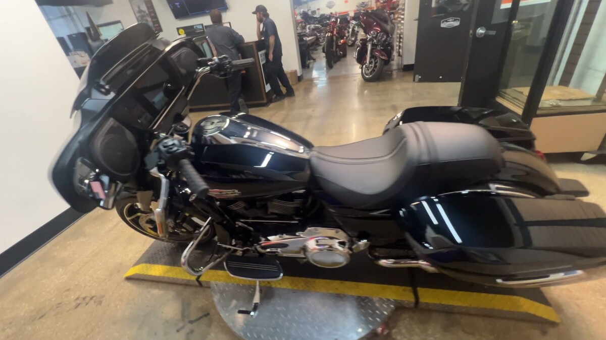 2025 Harley-Davidson Street Glide FLHX - Photo 9