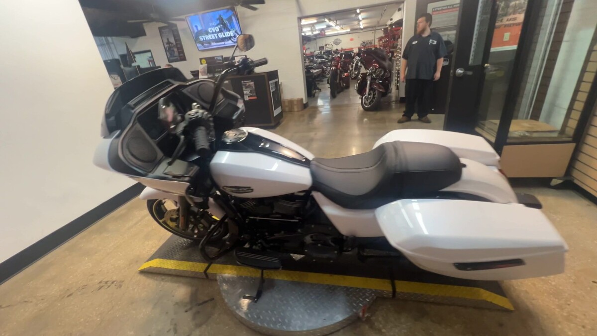 2025 Harley-Davidson Road Glide FLTRX - Photo 9