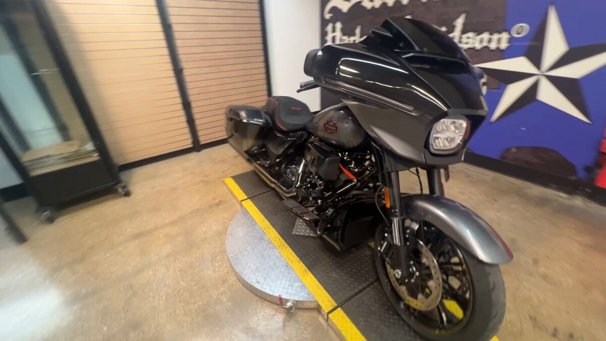 2025 Harley-Davidson CVO Street Glide FLHXSE - Photo 6