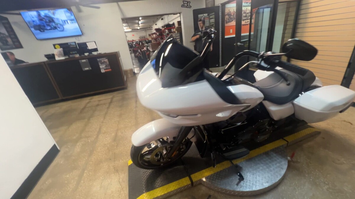 2025 Harley-Davidson Road Glide FLTRX - Photo 8