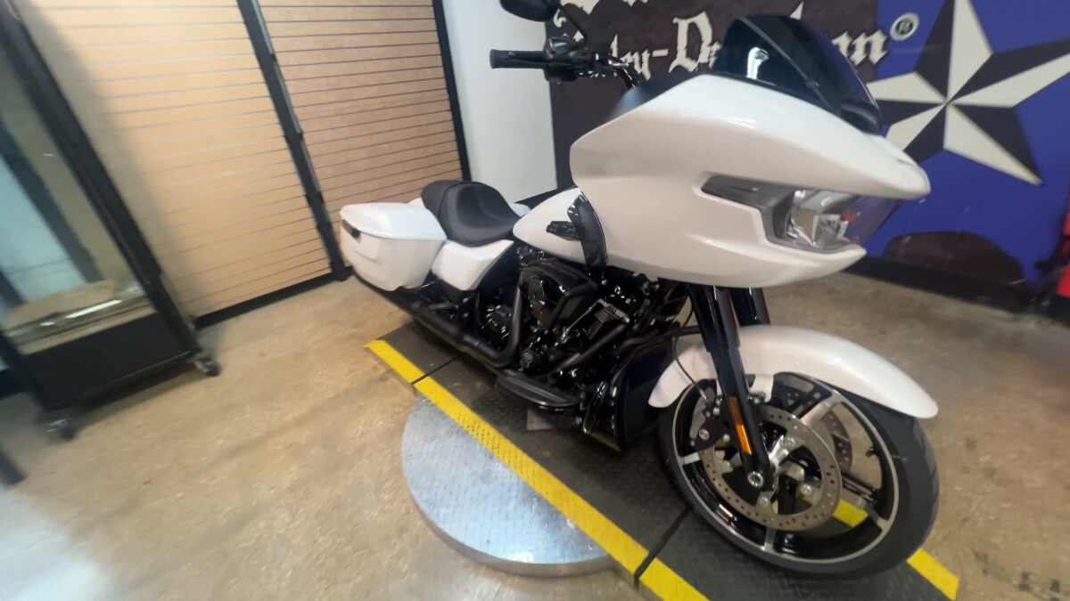 2025 Harley-Davidson Road Glide FLTRX - Photo 6