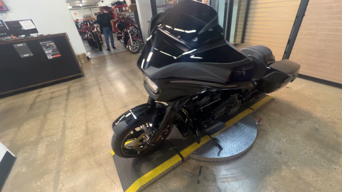 2025 Harley-Davidson Street Glide FLHX - Photo 8