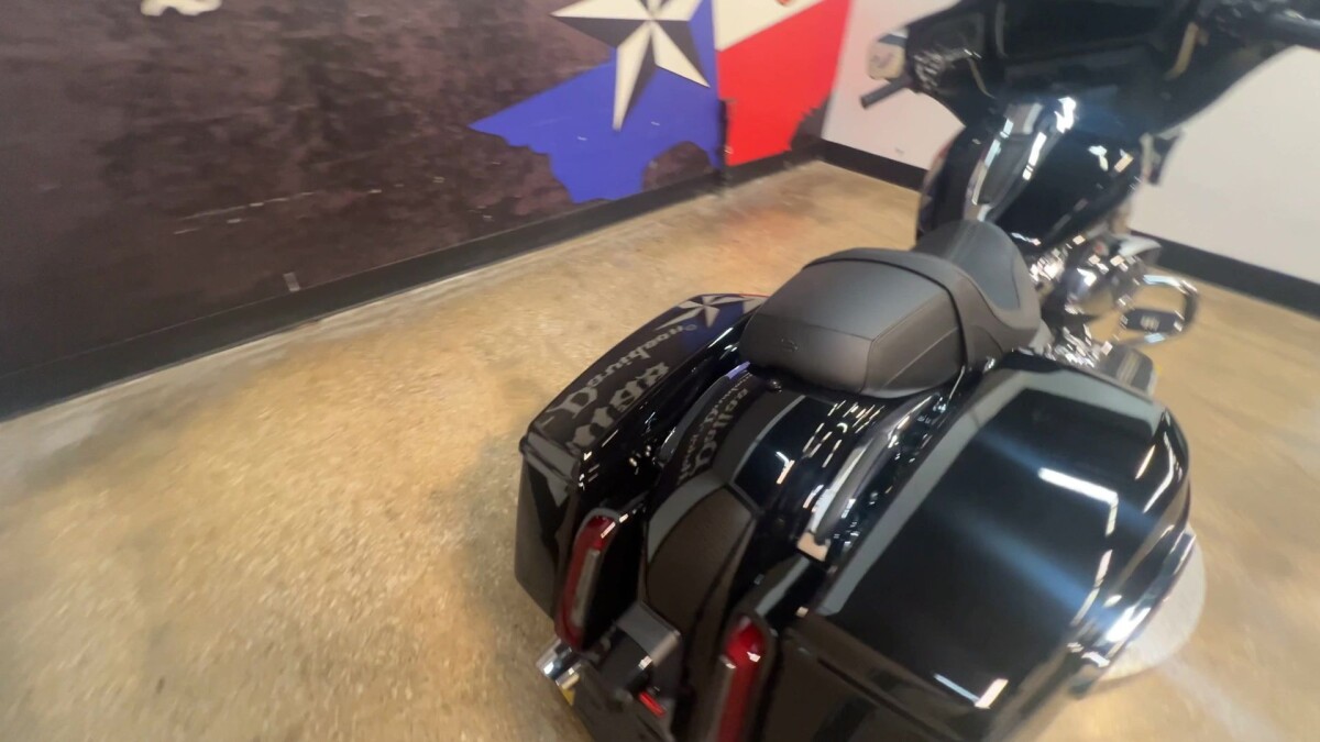 2025 Harley-Davidson Street Glide FLHX - Photo 3