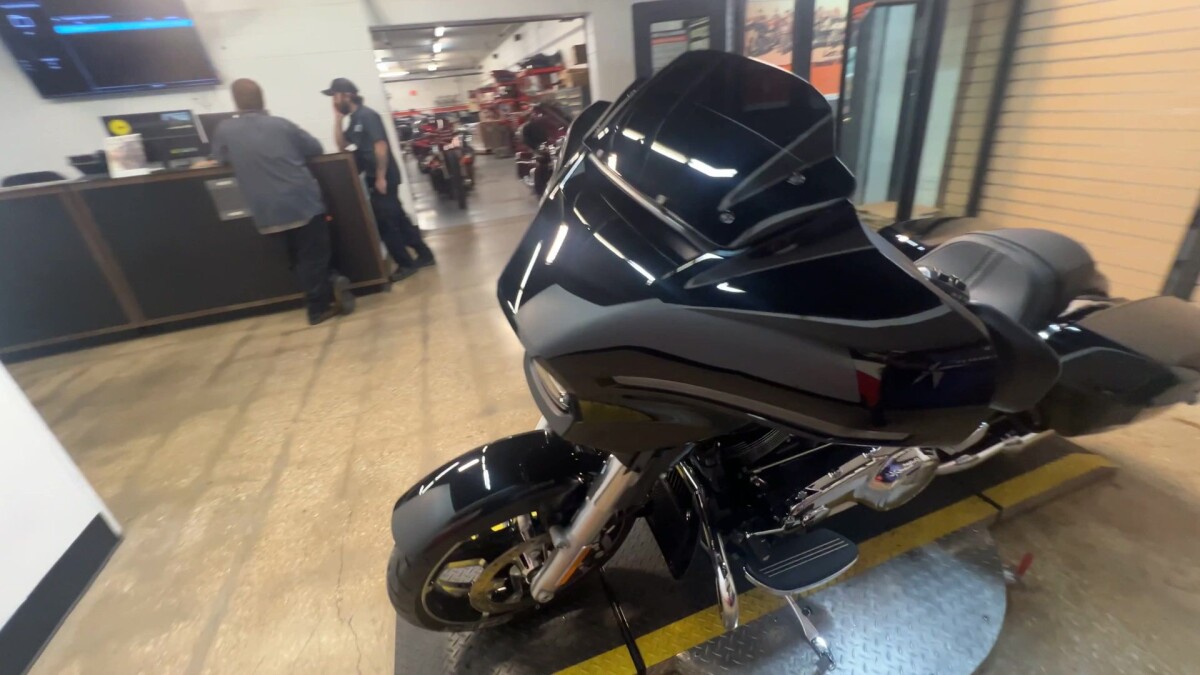 2025 Harley-Davidson Street Glide FLHX - Photo 8