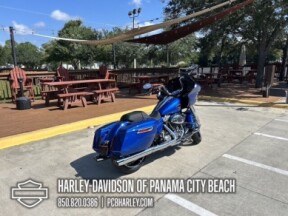 2025 Harley-Davidson® Road Glide™ thumb 3